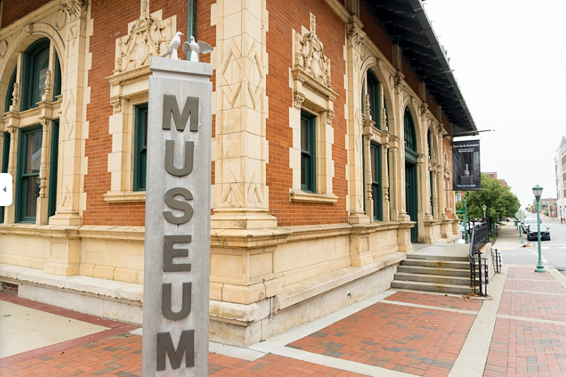 exterior of the Custom's House Museum